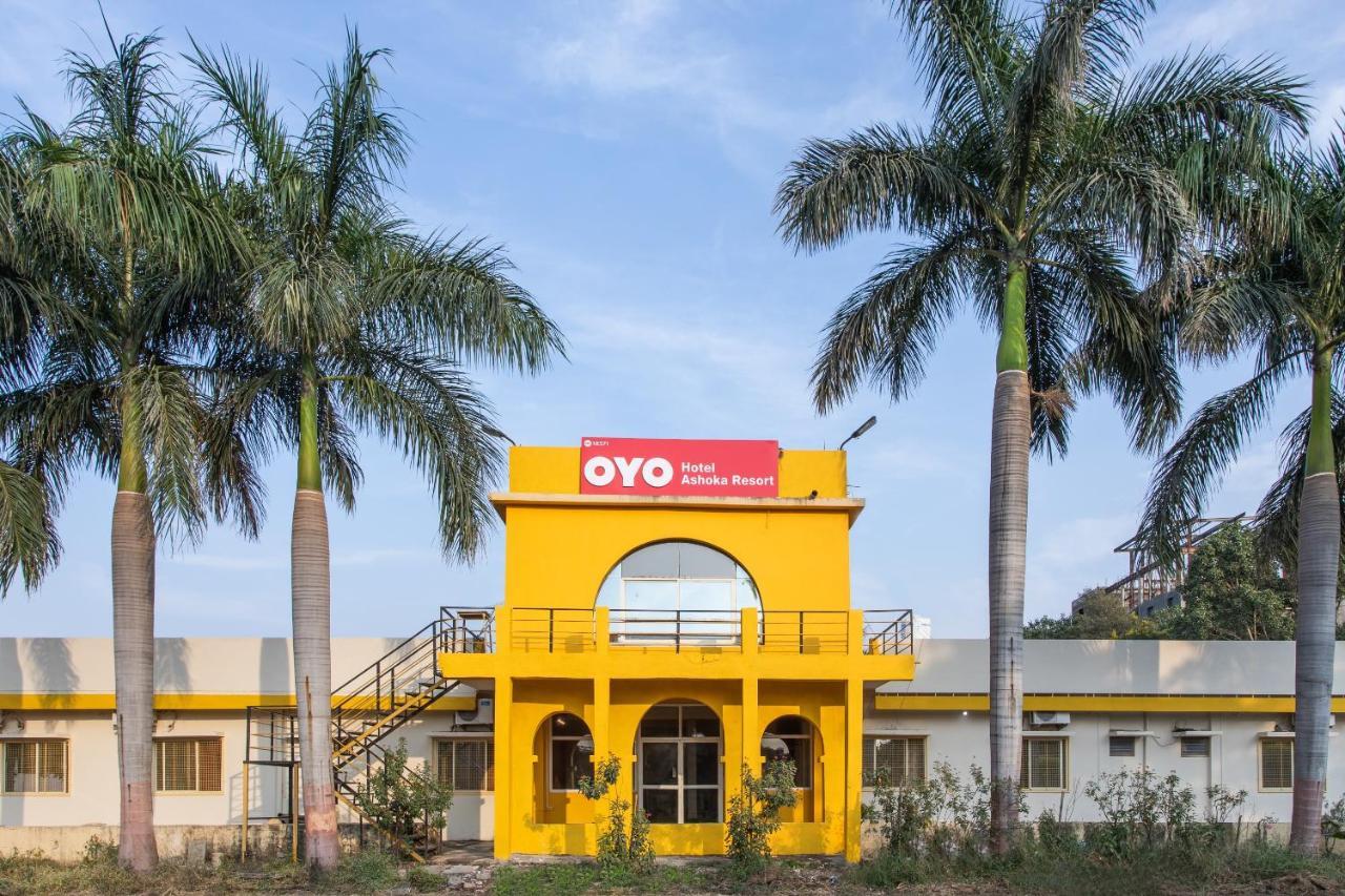 Oyo 18571 Ashoka Resort Indore Exterior foto